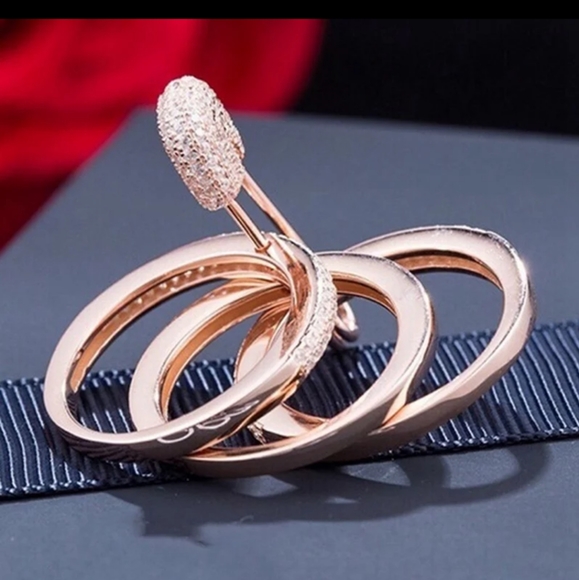 💍NEW CHIC CZ💎 DIAMOND SAFETY PIN RING - Picture 2 of 5